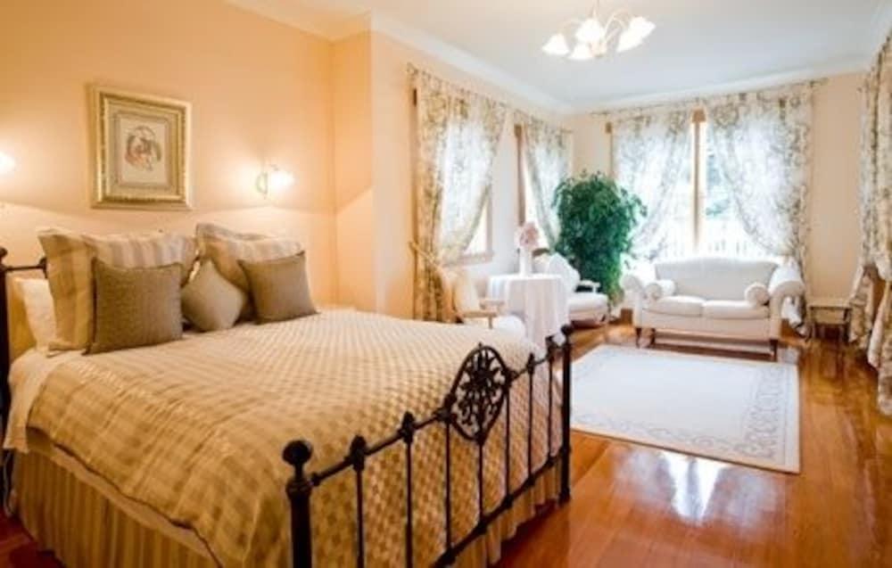 Mchardy Lodge Нейпир Экстерьер фото